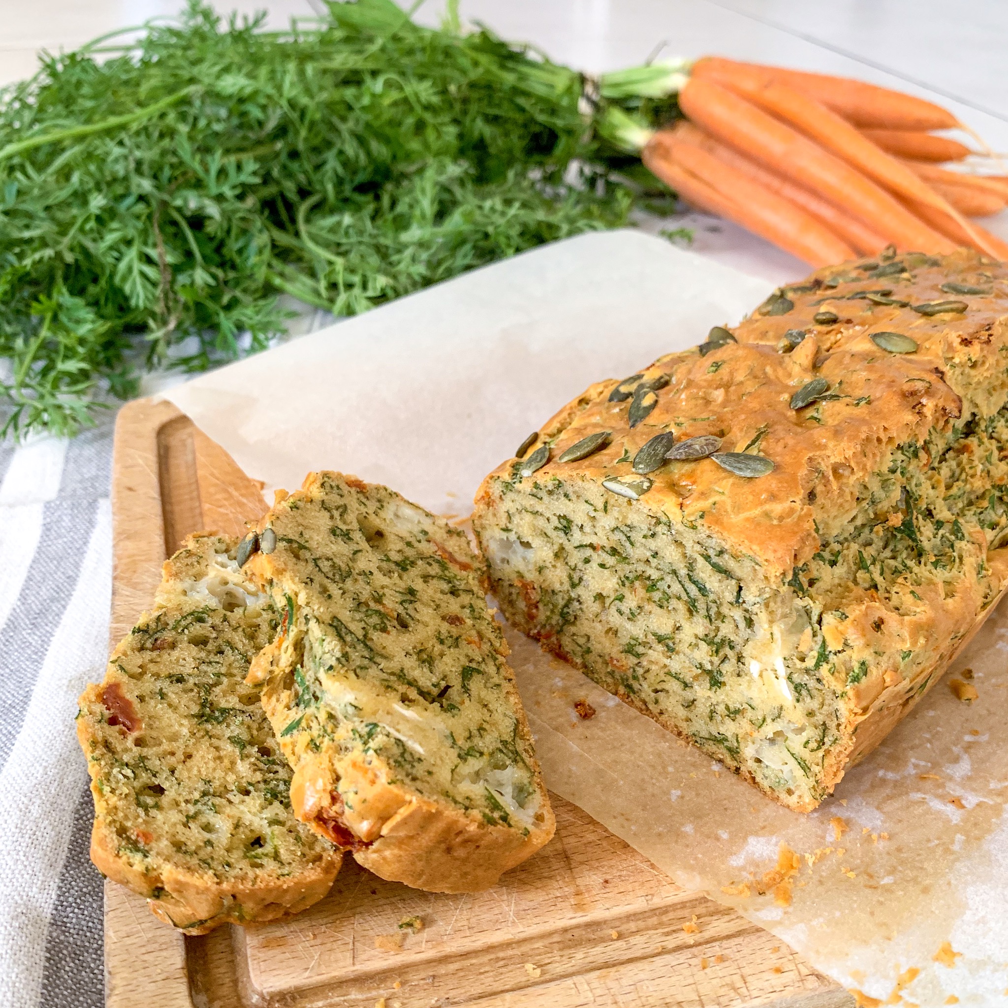 Cake aux fanes de carottes, tomates séchées et chèvre – Le carnet de marie
